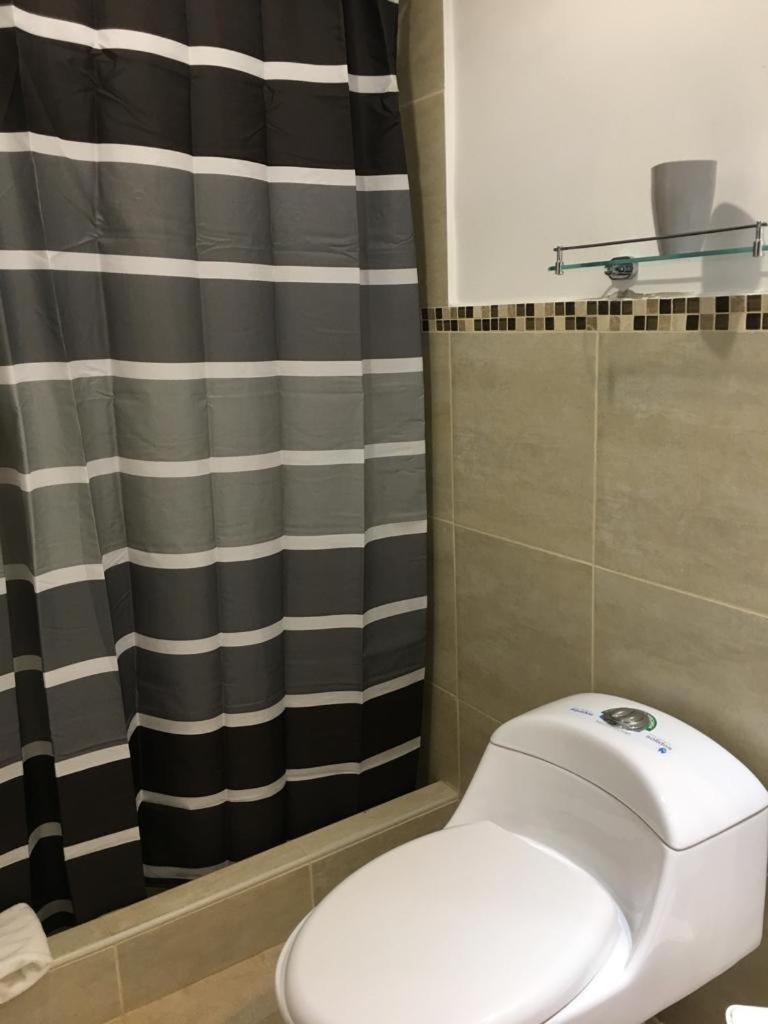 Lindo Departamento Al Pie De Playa Edificio Torre Oceanica Apartman Salinas Kültér fotó