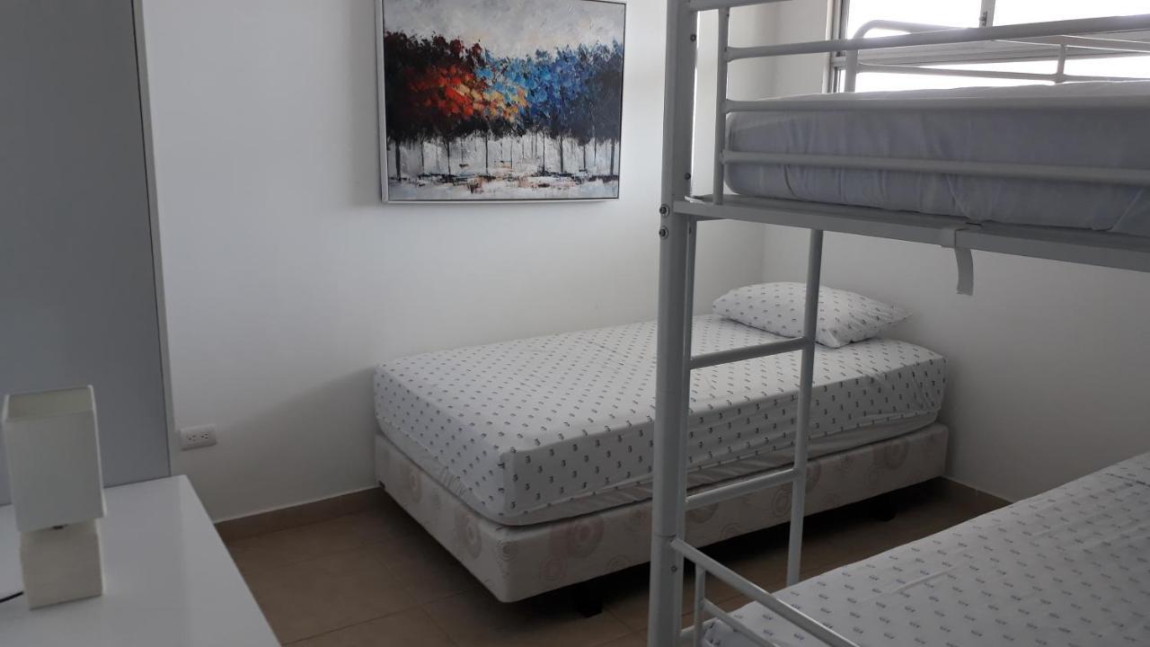 Lindo Departamento Al Pie De Playa Edificio Torre Oceanica Apartman Salinas Kültér fotó